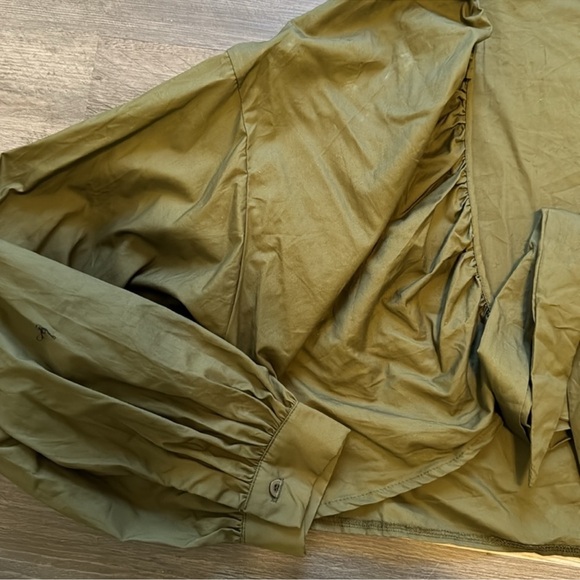 Front Tie Crop Top - Picture 8 of 10